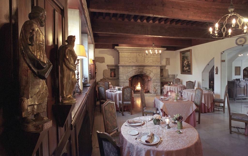 Chateau De Floure - Spa Et Piscine Exterieure Chauffee Carcassonne Restoran fotoğraf